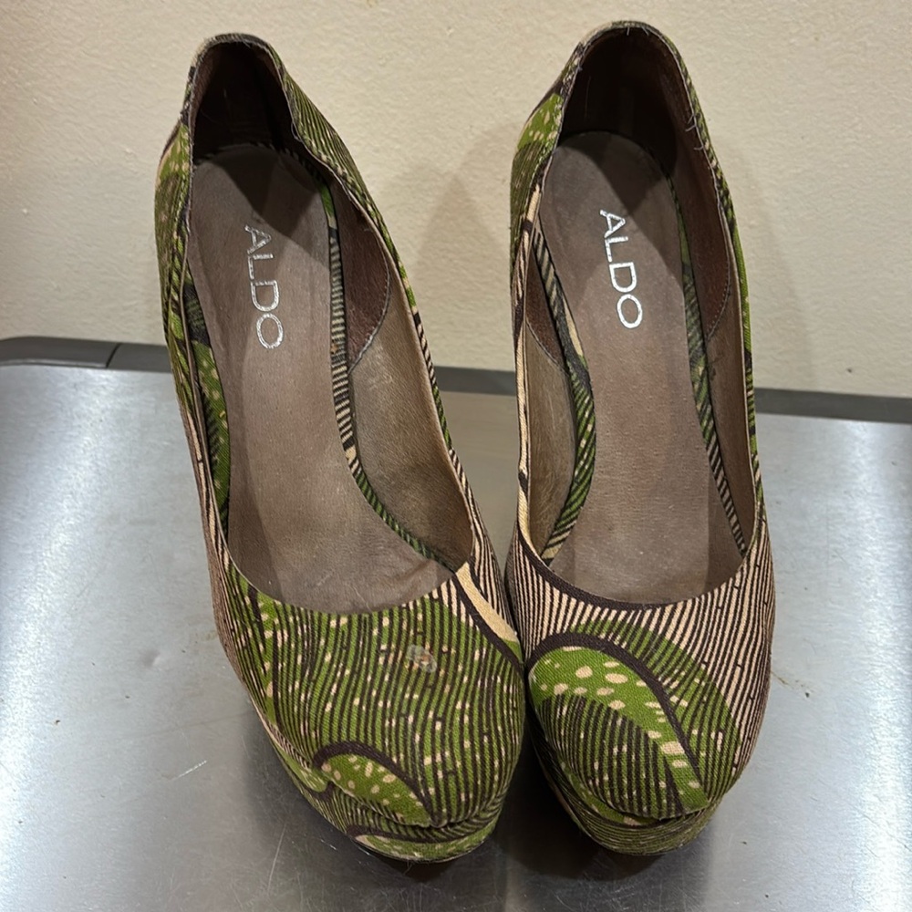 Pre loved Wedges